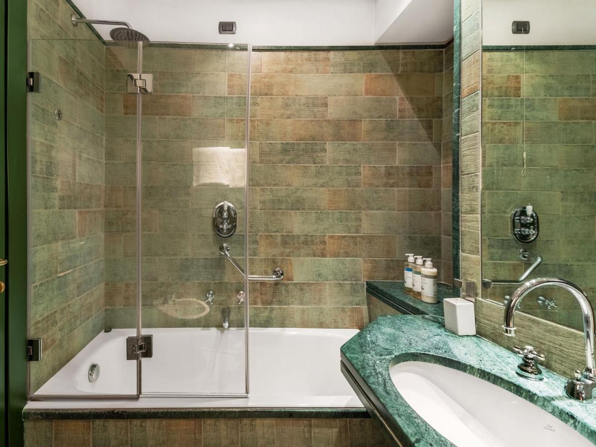Extra Large Studio with Kitchenette, Bathtub and Sofa Bed